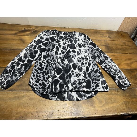 VTG St. John Black Gray Animal Print Silk Faux Wrap Blouse Top 4 - Picture 1 of 13